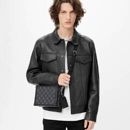 Сумка Louis Vuitton Clutch Box, черный m20251