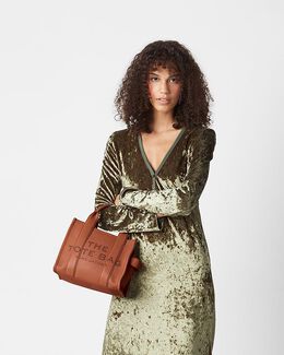 Кожаная маленькая сумка-тоут Marc Jacobs 3929640 | argan oil/gold