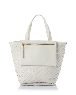 Маленькая сумка через плечо с откидной крышкой Bottega Veneta, цвет White 4727188 | chalk/brass