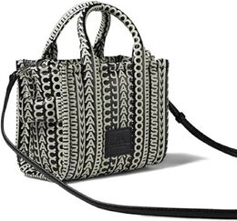 Сумка-тоут Marc Jacobs The Monogram Leather Crossbody черная/белая Один размер b0c1jttq8q
