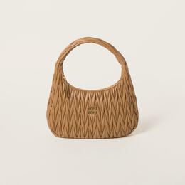 Сумка-Хобо Miu Miu Wander из стеганой кожи наппа с логотипом бренда, коричневый 5bc170_n88_f098l_v_ooo | caramel