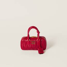 Миниатюрная сумка Arcadie из стеганой кожи наппа Miu Miu, красный 5bp088_an88_f0011_v_ooo | rouge