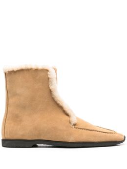 Toteme shearling-edge boots 25739200