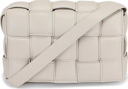 Сумка Bottega Veneta Padded Cassette Bag Chalk/Gold, белый 591970 vcqr1 9143 | white