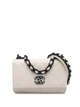 Chanel 2021-2024 Quilted Lambskin 19 Wallet on Chain satchel 29792313