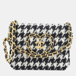 Chanel Black/White Tweed Chain Clutch Bag 1137317