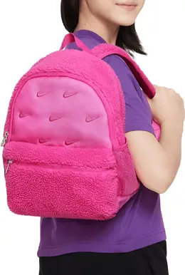 Детский мини-рюкзак из шерпы Nike Brasilia JDI, цвет Laser Fuchsia/Plyful Pink 8784222 | laser fuchsia/plyful pink