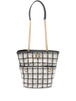 Chanel 2021s Coco Mark tweed shoulder bag 29914609
