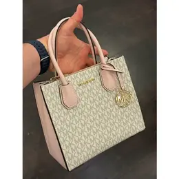 Сумка кросс-боди Michael Kors Женская маленькая классическая сумка из оригинального холста "Canvas" ванильного цвета с золотой фурнитурой Michael Kors Mercer Medium Logo and Leather Accordion Crossbody Bag 35S1GM9M2B, фактура зернистая, гладкая, матовая, рельефная, тиснение, перфорированная, желтый, бежевый 4303996426