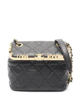 Chanel 2021 logo-lettering shoulder bag 30092245