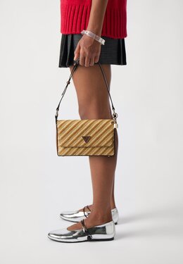 Сумка SIMONA FLAP SHOULDER BAG Guess, бежевый gu151h7s5-b11 | natural/cognac