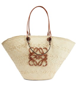 Большая объемная сумка с короткими ручками Paula's Ibiza Anagram Loewe, бежевый p00682226 | beige
