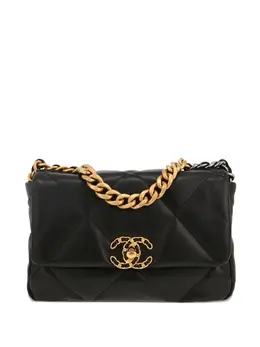 Chanel 19 quilted leather shoulder bag 31084245