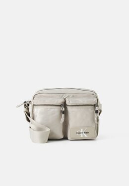 Сумка через плечо TECH UTILITY CAMERA BAG - Across body bag Calvin Klein, серо-коричневый c1852h0c6-b11 | chateau/brilliant white