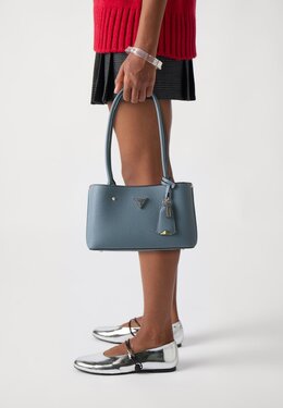 Сумка MERIDIAN SHOULDER Guess, темно-серый gu151h7jq-c11 | slate