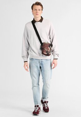 Сумка через плечо THE ONE - Across body bag Eastpak, мультиколор ea254h0eh-t11 | camo