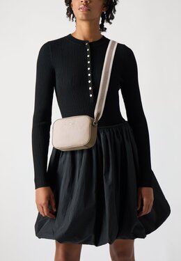 Сумка через плечо LOGOTAPE CAMERA BAG - Across body bag Tommy Hilfiger, серо-коричневый to151h1wk-b11 | coastal taupe