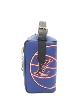 Louis Vuitton x NBA 2021 logo-print clutch bag 31178457