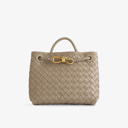Сумка Bottega Veneta Andiamo маленькая кожаная с ручкой, бежевый r04463037 | limestone-m b-limest