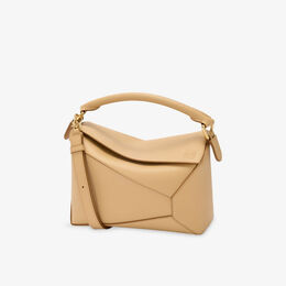 Сумка через плечо Loewe Puzzle Edge маленькая кожаная, бежевый r04489877 | silk beige