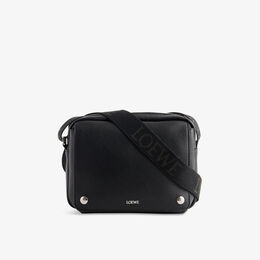 Сумка-почтальон кожаная Loewe Pebble, черный r04414352 | black