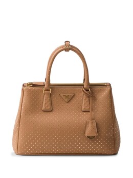Prada большая кожаная сумка Galleria с заклепками, нейтральный цвет 1ba274vyob2cys | нейтральный цвет