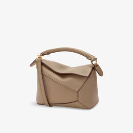 Сумка-кроссбоди Loewe Puzzle edge мини кожаная, коричневый r04492599 | taupe