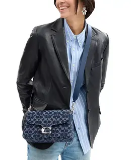 Мягкая сумка через плечо Soft Tabby Small в фирменном дениме Coach, синий 21325375 | lh/deep blue multi