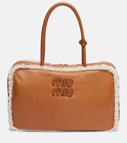 Кожаная сумка-тоут Beau Large Miu Miu, коричневый p01084301 | brown
