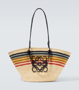 Средняя плетеная сумка Paula's Ibiza Anagram Loewe, Natural/ Multicolor p01048290 | natural/ multicolor