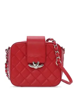 Chanel CC Box Camera Bag in Quilted Caviar Red - Item #31712318