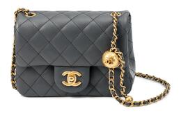 Chanel Сумка-шар из овчины золотая, сумка-цепочка, сумка через плечо, женская, мини, темно-серая, с золотыми бусинами as1786-b02916-nr653