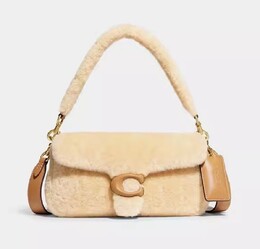 Сумка кросс-боди Coach Outlet Women's Pillow Tabby No. 26 Shoulder, светло-бежевый cc445 | beige