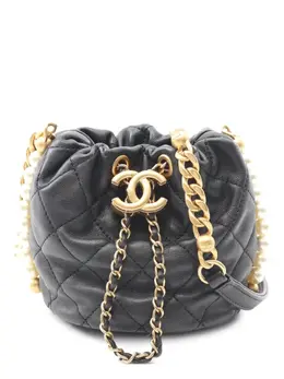 Chanel 2021-2022 Matelassé pearl-detail bucket bag 31912116