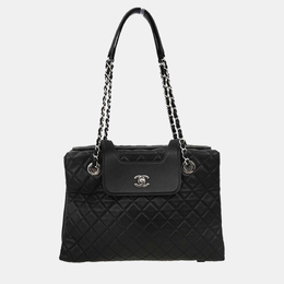 Chanel Black Lambskin Tote Handbag 1211087