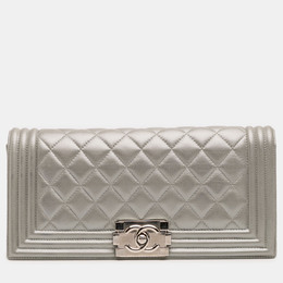 Chanel Silver Quilted Lambskin Boy Flap Clutch 1214697