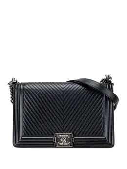 Chanel 2014-2015 Medium Chevron Calfskin Boy Flap crossbody bag 32127530
