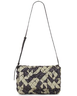 Сумка-мессенджер Rumple Intreccio 3.0 Traffic Tape Bottega Veneta, цвет Travertine & Fondant bott-my222 | travertine & fondant
