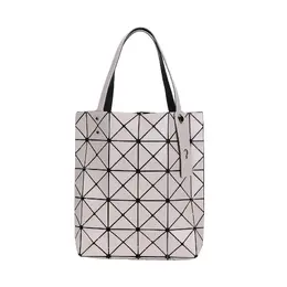 Issey Miyake Люцент Бокси Виннил Хлоридная Смола Одноплечевая Сумка Маленький Размер Женская Молочный Чай Иссей Мияке bb21-ag862-41