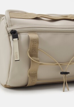Сумка через плечо TRAIL MOUNTAINEER MESSENGER BAG UNISEX Rains, бежевый ri054h045-b11 | dune